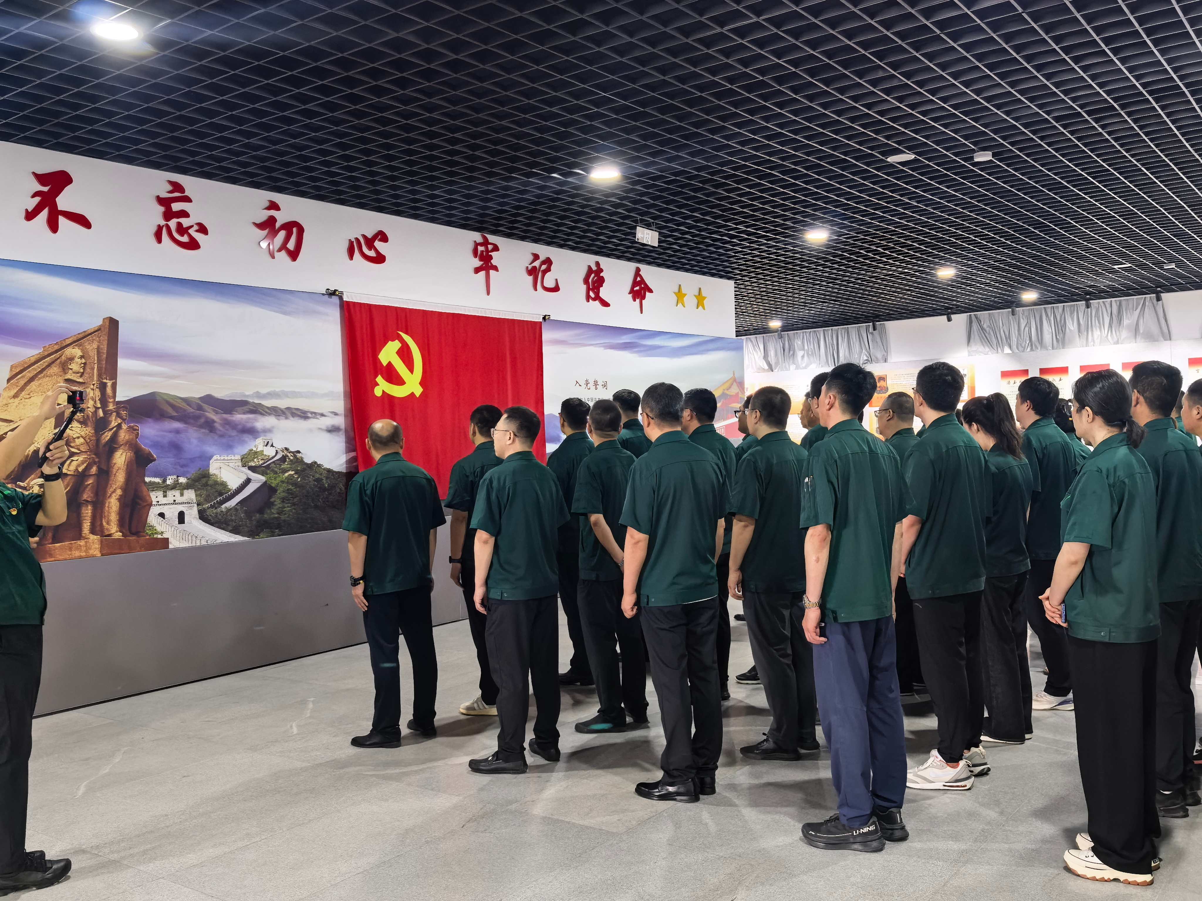 缅先烈忆峥嵘岁月 铭党恩启奋进新程? | 东升国际官网集团党总支迎七一主题党日活动(图6)