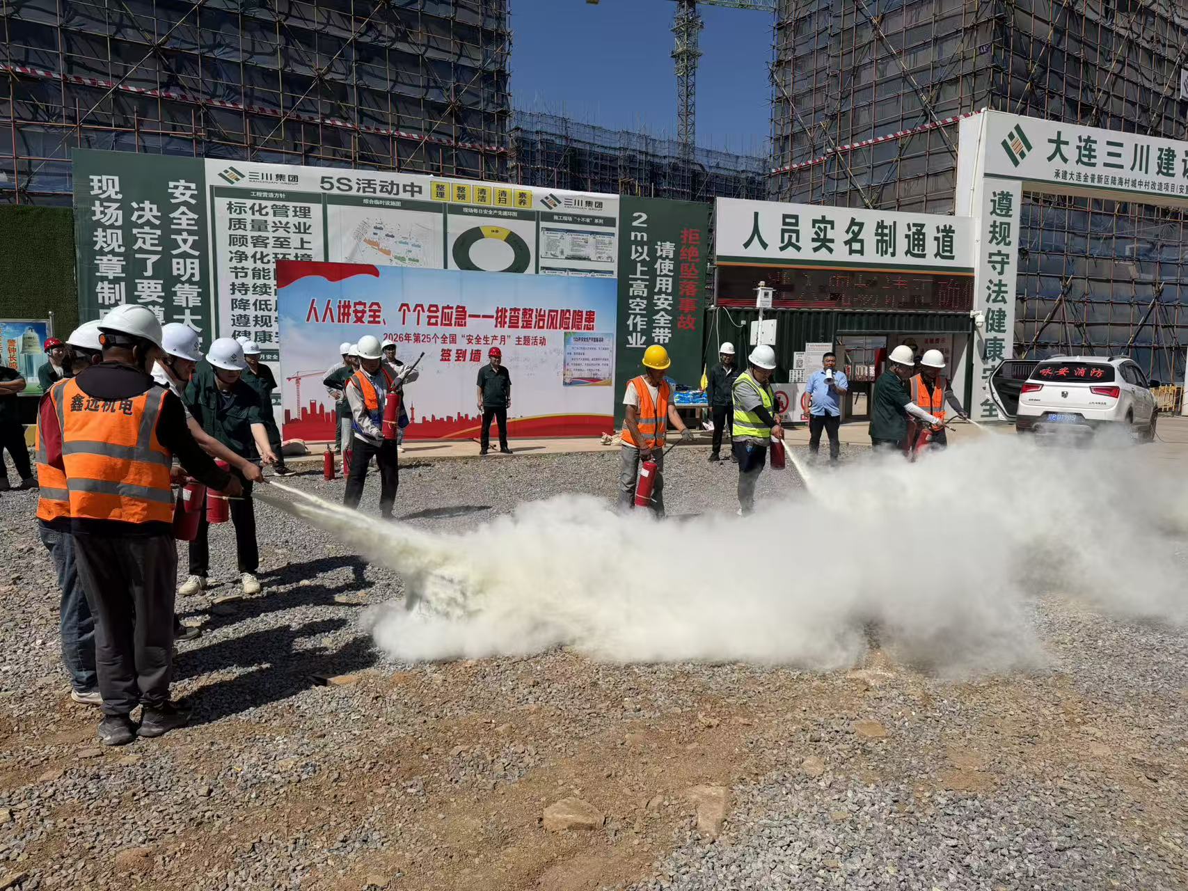 安全出产月|实景练兵强能力 严守底线筑安全!东升国际官网集团筑牢施工安全樊篱(图4) 安全出产月|实景练兵强能力 严守底线筑安全!东升国际官网集团筑牢施工安全樊篱(图4)