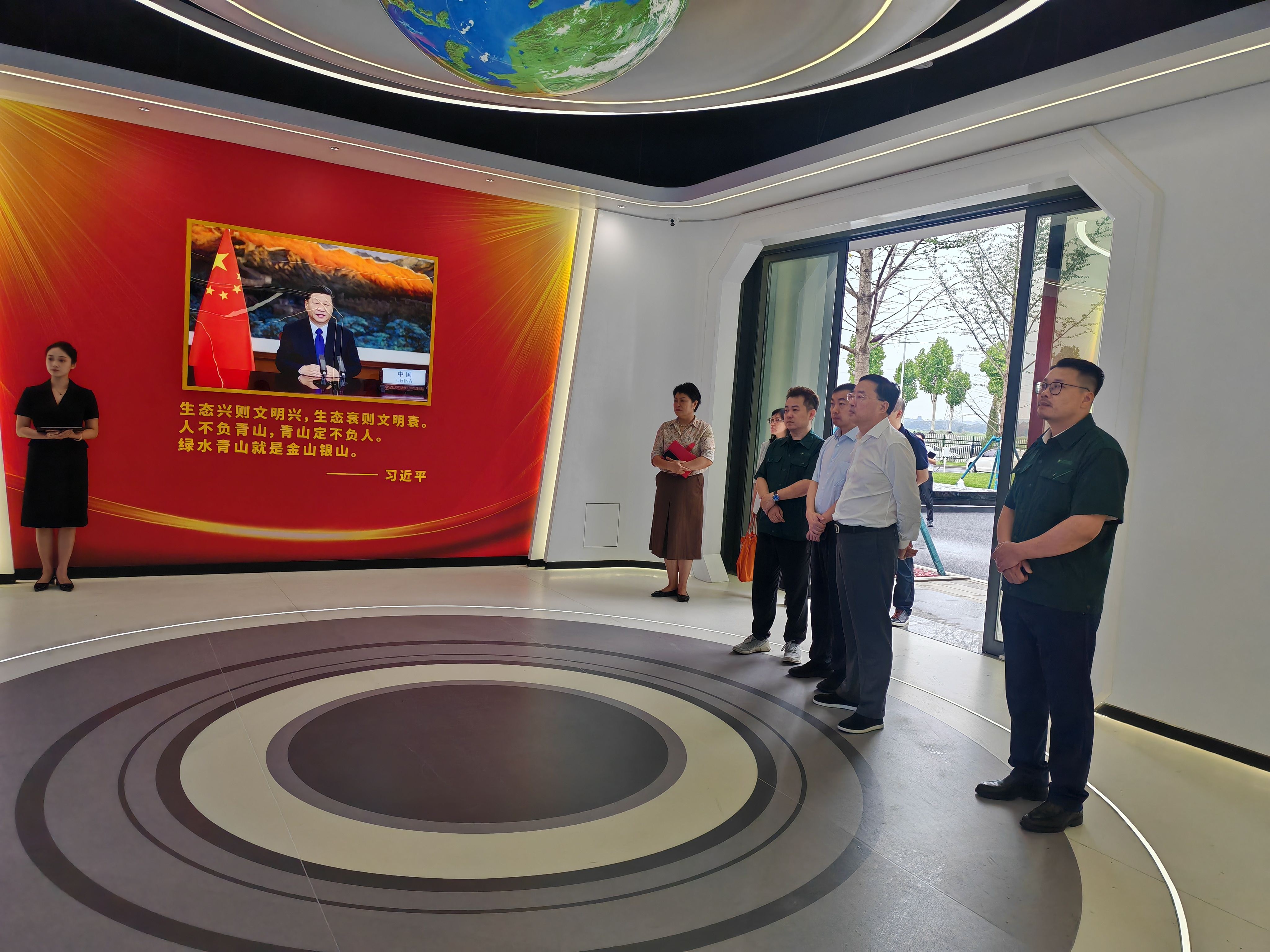 银企携手聚力 赋能循环新发展 ——交通银行大连分行辅导一行莅临东升国际官网集团参观互换(图1) 银企携手聚力 赋能循环新发展 ——交通银行大连分行辅导一行莅临东升国际官网集团参观互换(图1)